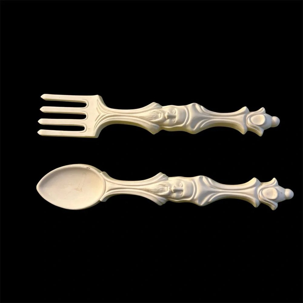 Elegant Cream Porcelain Clay Fork & Spoon With Wizard Face Decor - Picture 2 of 3